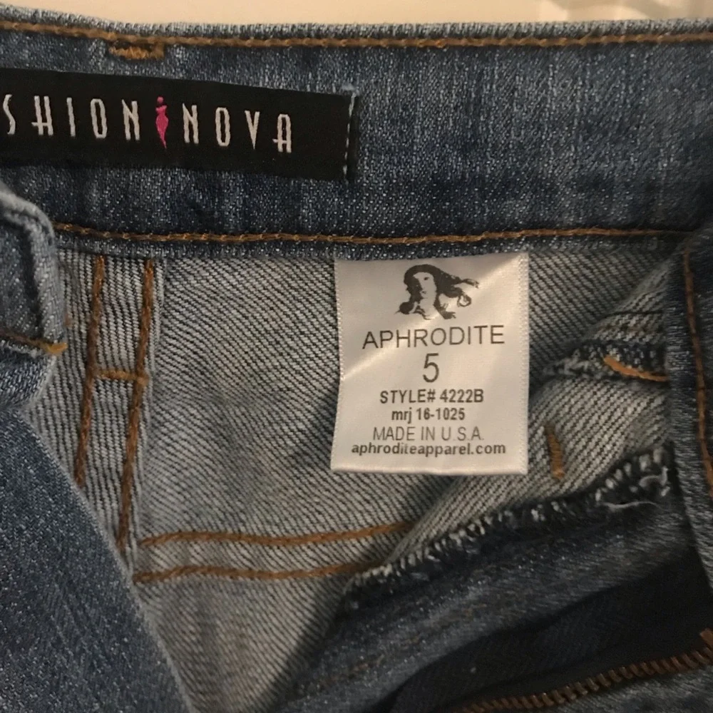 Fashion Nova Jean Shorts - Picture 7 of 7